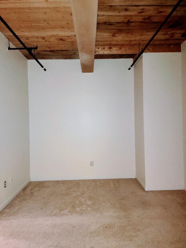 Foto del edificio - 52 Lawrence Dr