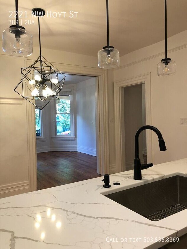 Foto principal - 2221 NW Hoyt St