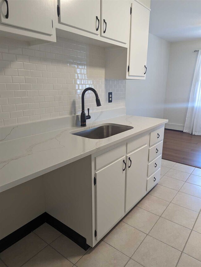 Building Photo - 107 Catherine St