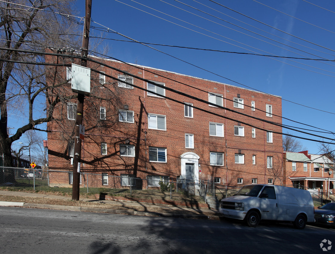 Building Photo - 400 Chesapeake St SE