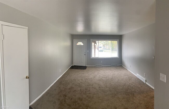 Foto del edificio - 2 br, 1 bath Duplex - 5614 Christie Ave SE