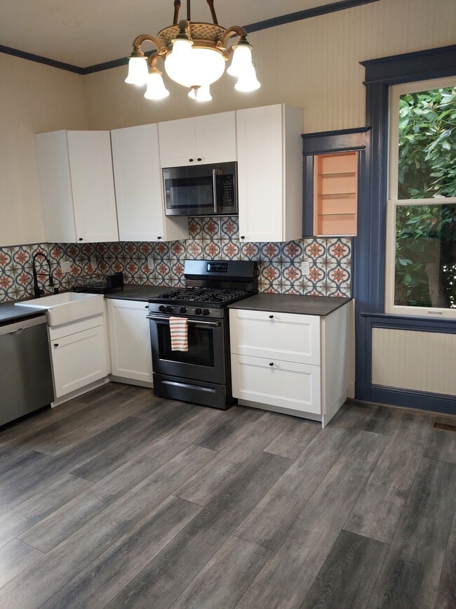 Building Photo - 1110 Hollister Ave