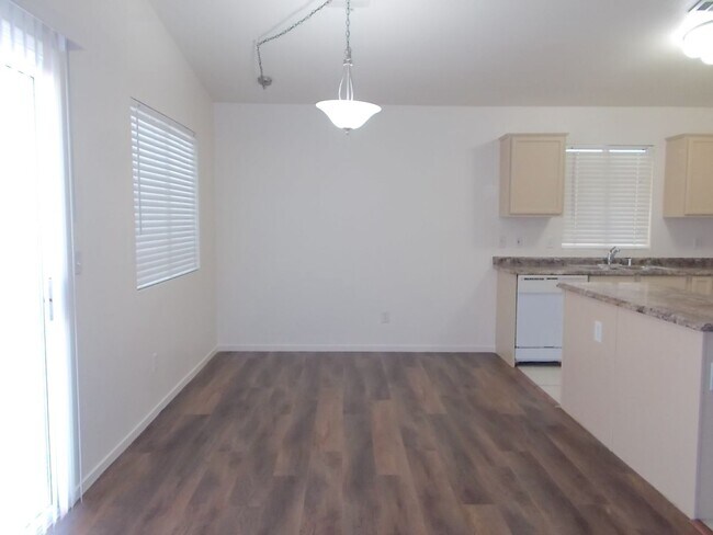 Building Photo - Charming Single-Story Home with 3 Bedrooms...