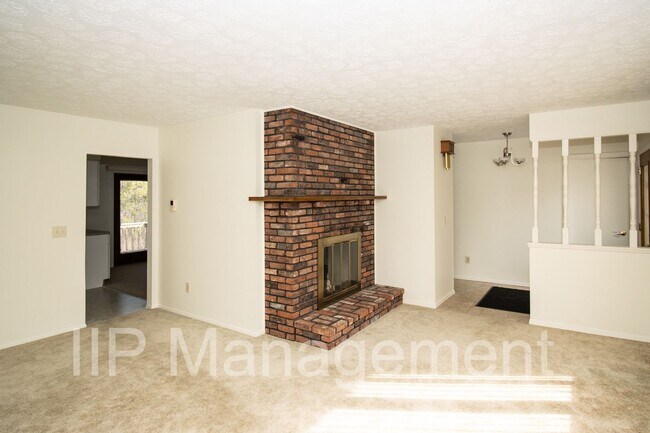 Foto del edificio - Spacious Unique 3BD/2BA in Concord Twp.- L...