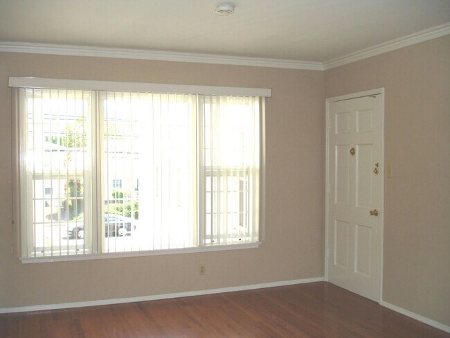 Building Photo - 1503 W Alameda Ave