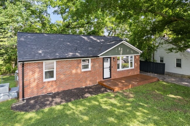 Building Photo - Beautiful home just north of downtown Colu...