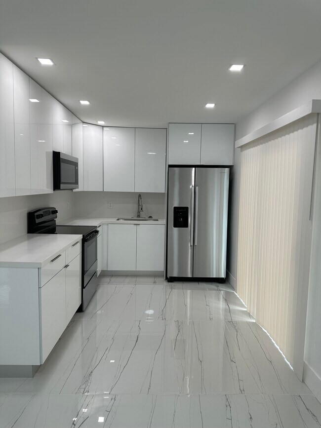 Foto del edificio - 1120 NW 128th St