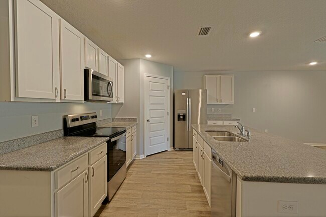 Building Photo - 5747 Guinevere Ln