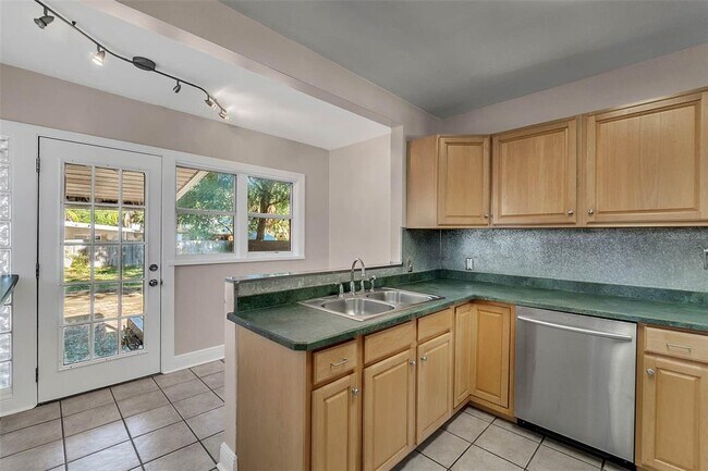 Foto del edificio - 1505 E Ridgewood St