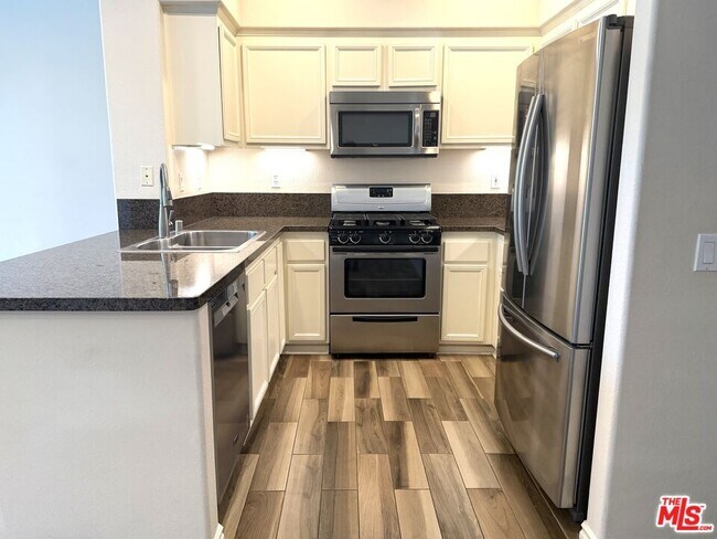 Foto del edificio - 27030 Victoria Ln