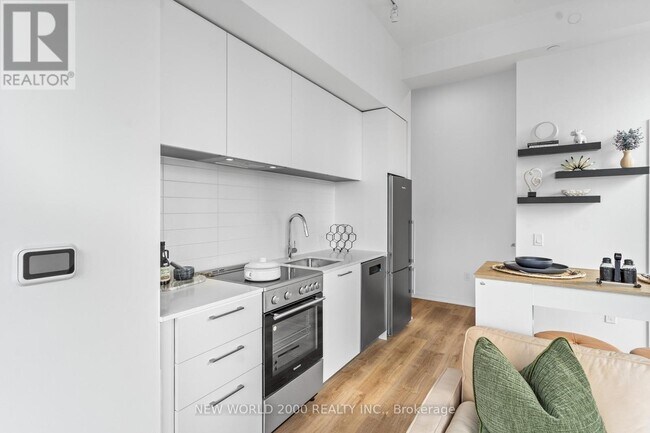Photo du bâtiment - 101 Roehampton Ave