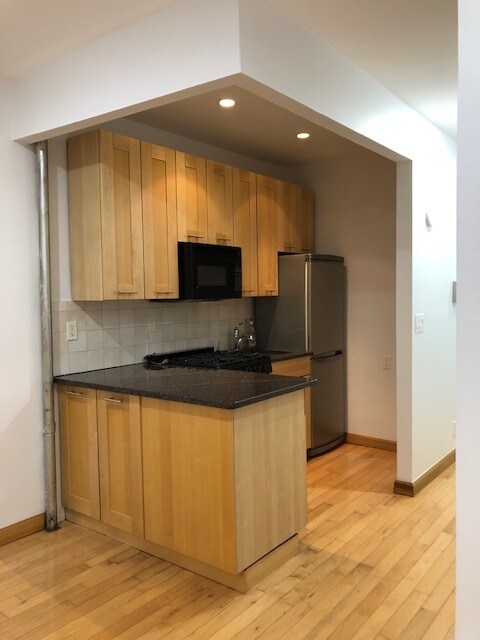 Foto del edificio - 621 E 6th St