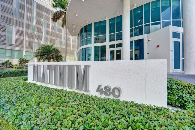 Foto del edificio - 480 NE 30th St