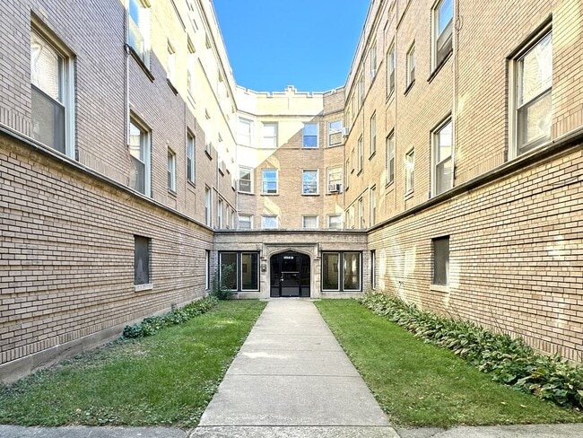 Building Photo - 6347 N Magnolia Ave