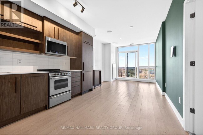 Building Photo - 560 Rideau St