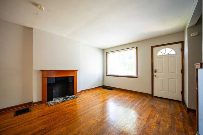 Foto del edificio - 215 E Hudson St