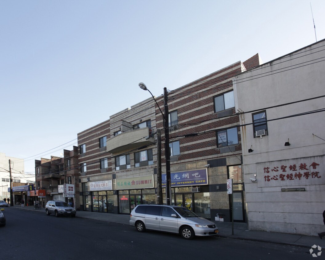 Building Photo - 13324-13328 41st Ave