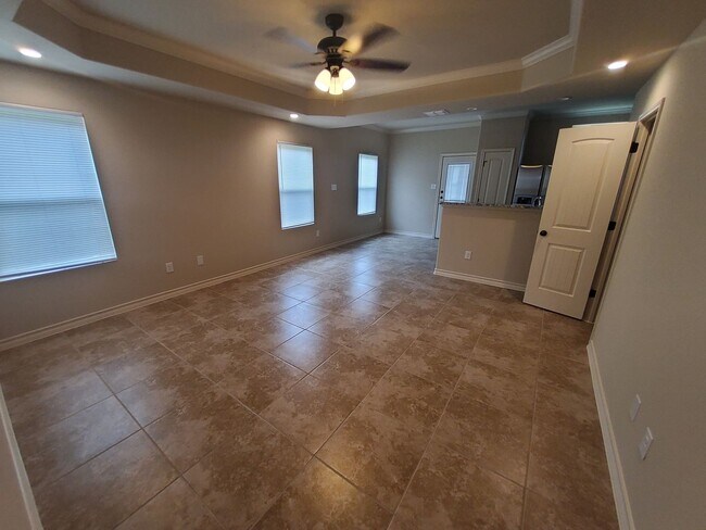 Building Photo - 6306 Luglio Lane #202, San Antonio, TX 78233