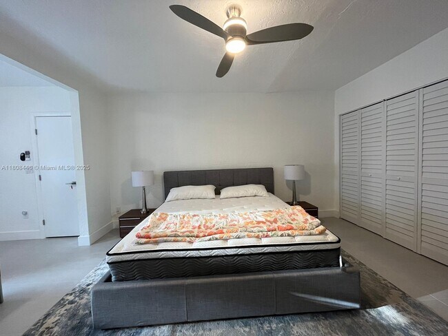 Foto del edificio - 8989 Byron Ave
