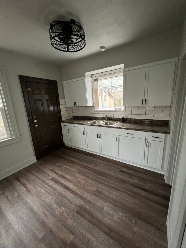 Foto del edificio - 3 Bedroom Single Family