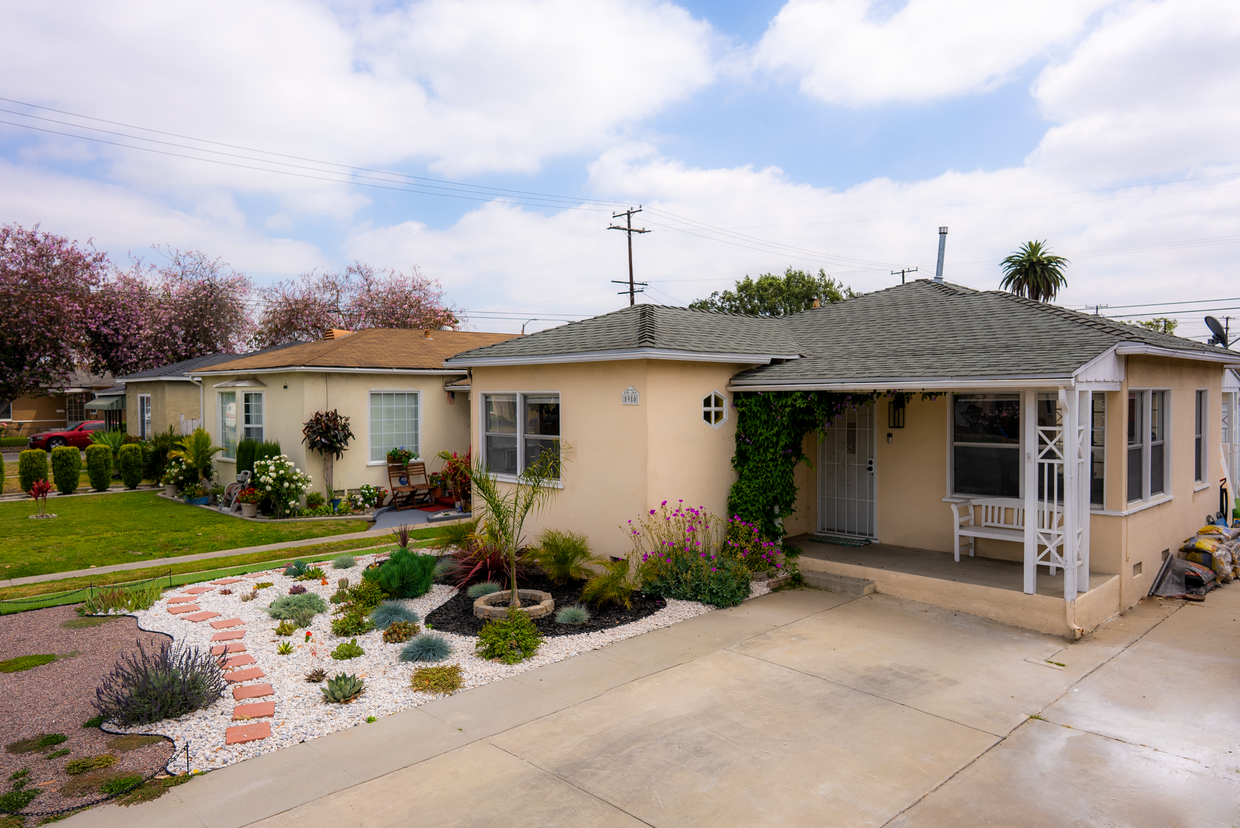 Front - 5980 Olive Ave