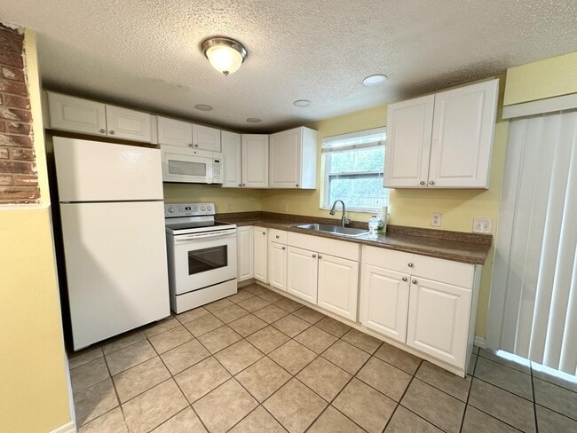 Building Photo - 6039 Corson Ave