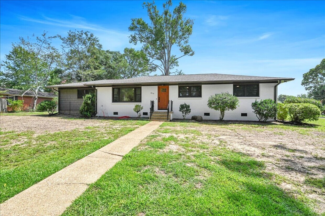 Primary Photo - 4 Br, 3 Bath