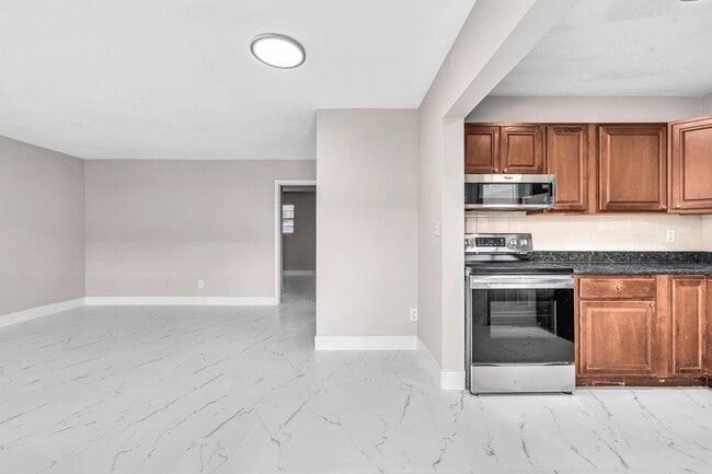 Photo - 626 SW 14th Avenue Unit 102 Apartment