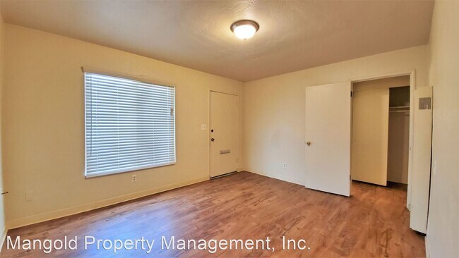 Building Photo - 1211-1221 La Salle Ave