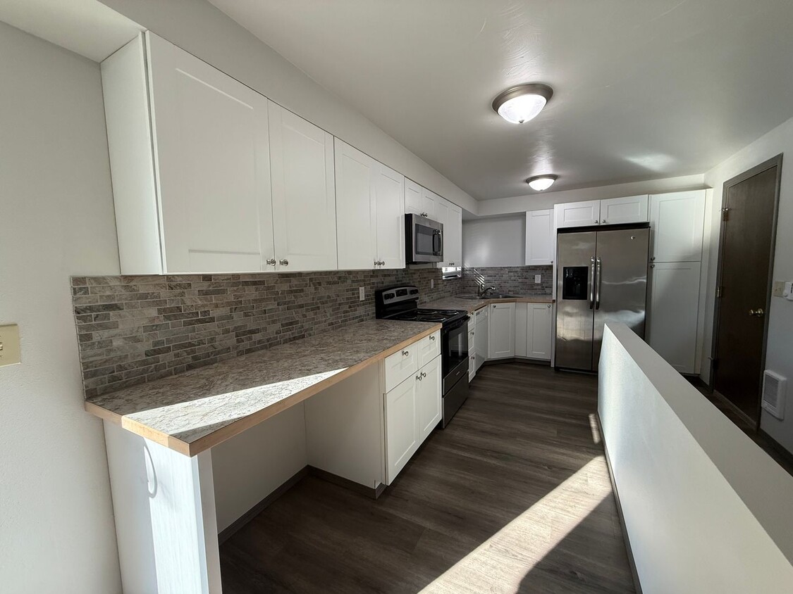 Primary Photo - Valley 3 bed 1.5 bath