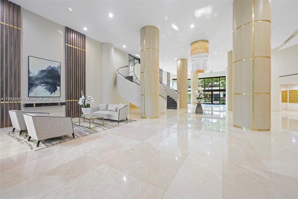 Foto principal - 3500 Mystic Pointe Dr