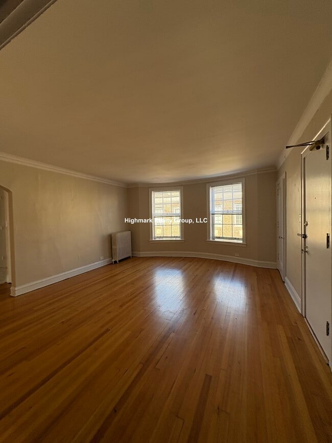 Building Photo - 909 Elmwood Ave