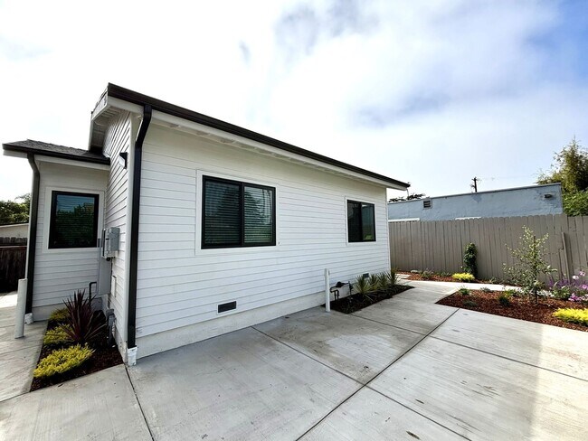 Building Photo - 212 - Carpinteria Asset Mgmt LLC (Walnut d...