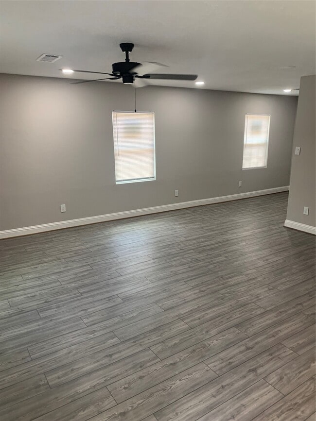 Building Photo - 905 San Jacinto St