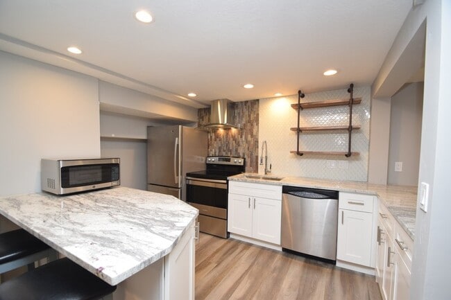 Building Photo - 280 E 200 S
