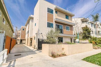 Building Photo - 5259 Harmony Ave