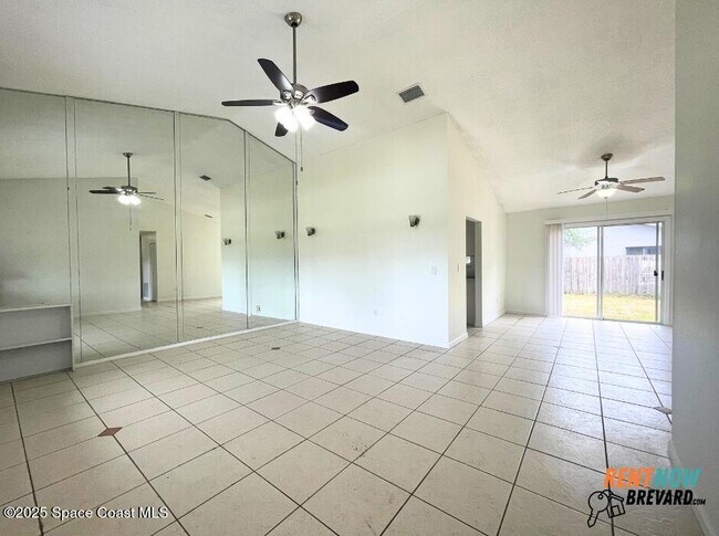 Building Photo - 601 7 Gables Cir SE