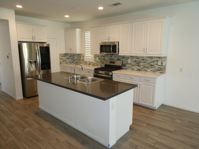 Building Photo - Trestles 4 Bedroom Home with Pool in Canyo...