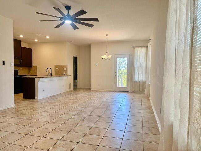 Foto del edificio - 6116 Sunflower Path