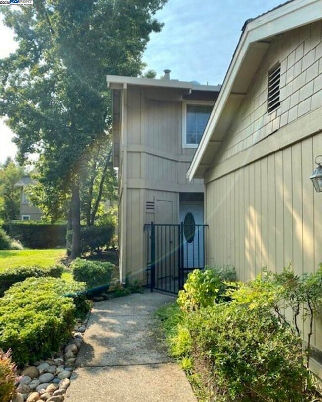 Foto del edificio - 4207 Sheldon Cir