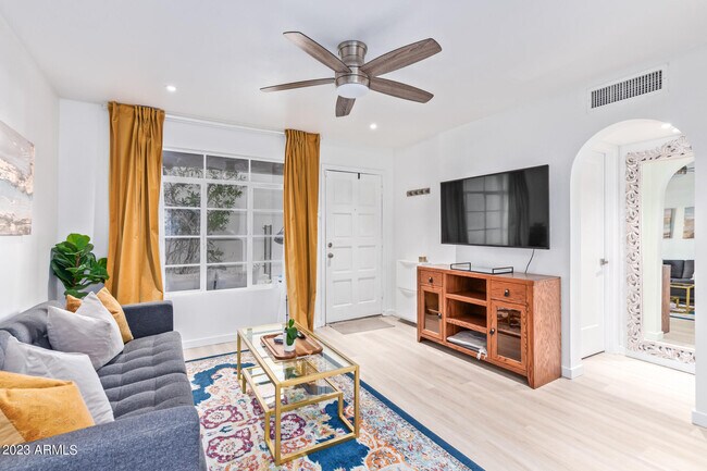 Foto del edificio - 1449 E Highland Ave