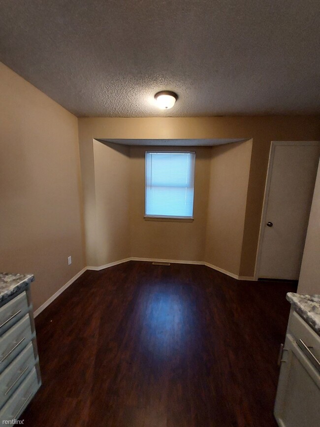 Building Photo - 2 br, 1 bath Duplex - 524 S Ruth Ave