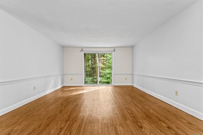 Building Photo - 3 Shadowbrook Ln