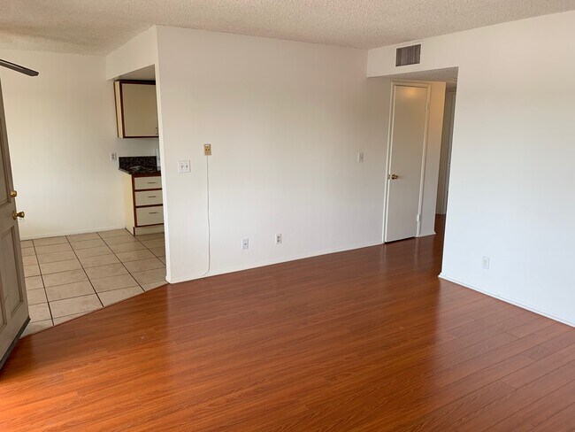 Building Photo - 503 S Adams St