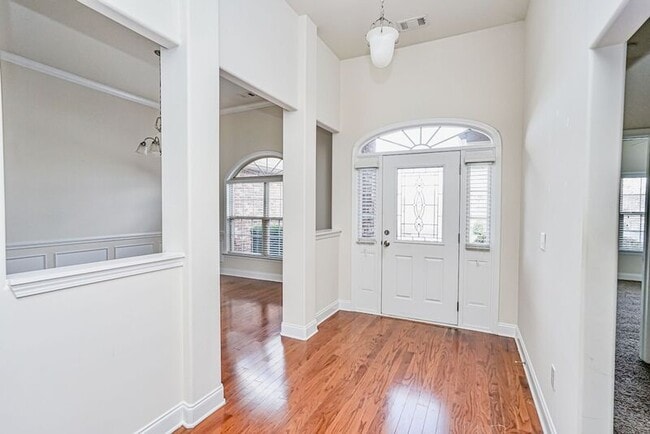 Building Photo - 407 Jewelwood Dr