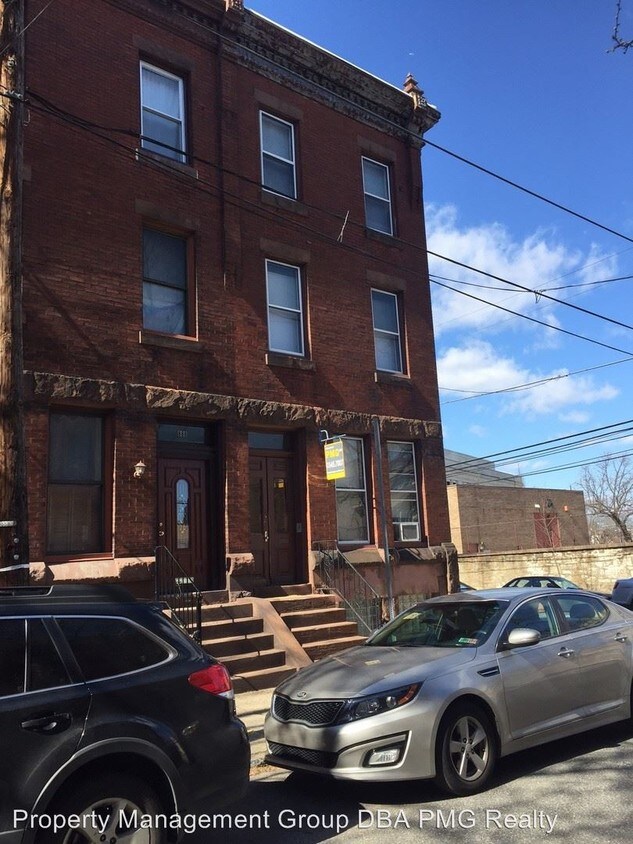 Primary Photo - 890 N 23rd St