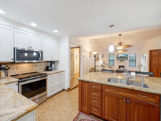 Building Photo - 461 S Juno Ln