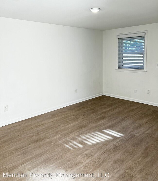 Building Photo - 1 br, 1 bath Apartment - 2038 Southern Ave...