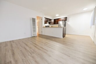 Building Photo - 247 Avenida Del Poniente