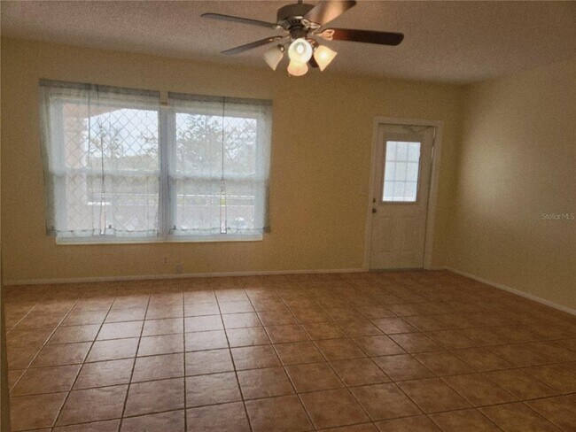 Foto del edificio - 2458 Columbia Dr